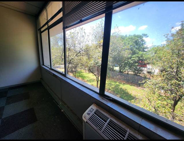 124M² OFFICE TO LET IN VORNA VALLEY